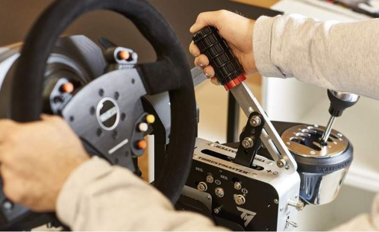 Thrustmaster เอาใจขาดริฟท์ในเกมส์เพลยเปิดตัว Thrustmaster TSS Handbrake Sparco Mod